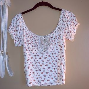 adorable floral front tie top 🌸